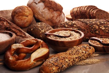 Fırında ekmek, ekmek ve dilimlenmiş ekmek çeşitleri.