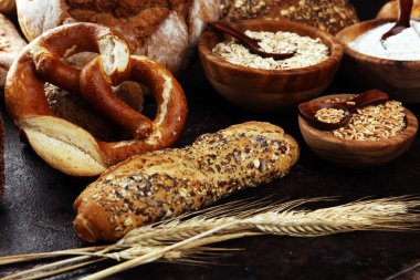 Fırında ekmek, ekmek ve dilimlenmiş ekmek çeşitleri.