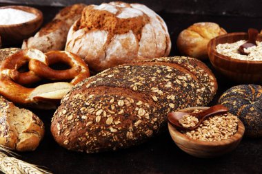 Fırında ekmek, ekmek ve dilimlenmiş ekmek çeşitleri.