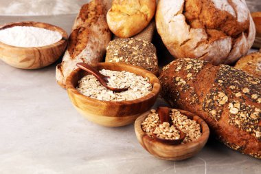 Fırında ekmek, ekmek ve dilimlenmiş ekmek çeşitleri.