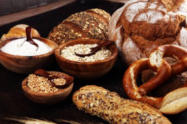 Fırında ekmek, ekmek ve dilimlenmiş ekmek çeşitleri.