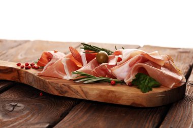 İtalyan jambonu ve biberiyeli jambon. Çiğ jambon.