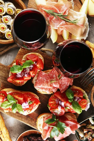 Італійські закуски вино закуски набір. Різні сир, Середземномор'ї — стокове фото