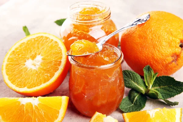 Μαρμελάδα πορτοκάλι σπιτική σε γυάλινο βάζο. μαρμελάδα πορτοκάλι — Φωτογραφία Αρχείου