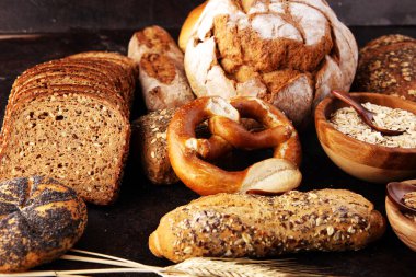 Fırında ekmek, ekmek ve dilimlenmiş ekmek çeşitleri.