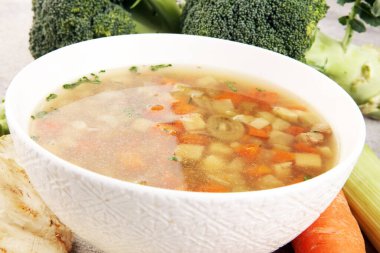 Çorba, sebze çorbası, kase. Geleneksel sıcak sebze çorbası.