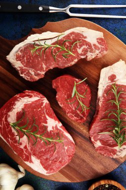 Çeşitli Biftek. Barbekü kaburga gözü bifteği, kurutulmuş Wagyu Entrec.