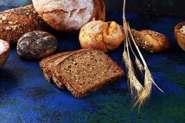 Fırında ekmek, ekmek ve dilimlenmiş ekmek çeşitleri.