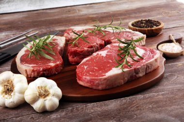 Çeşitli Biftek. Barbekü kaburga gözü bifteği, kurutulmuş Wagyu Entrec.
