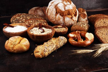 Fırında ekmek, ekmek ve dilimlenmiş ekmek çeşitleri.