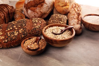 Fırında ekmek, ekmek ve dilimlenmiş ekmek çeşitleri.