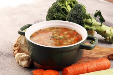 Çorba, sebze çorbası, kase. Geleneksel sıcak sebze çorbası.