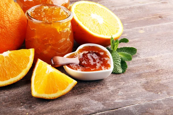 Confiture maison orange marmelade dans un bocal en verre. marmelade d'orange — Photo