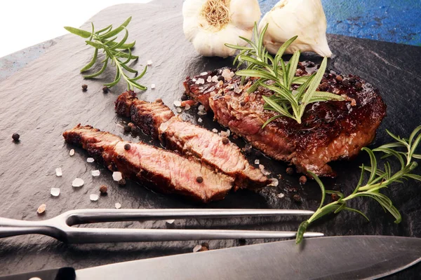 Grill Rib Eye Steak på Slate Slab - torr åldrad Wagyu Entrecote — Stockfoto