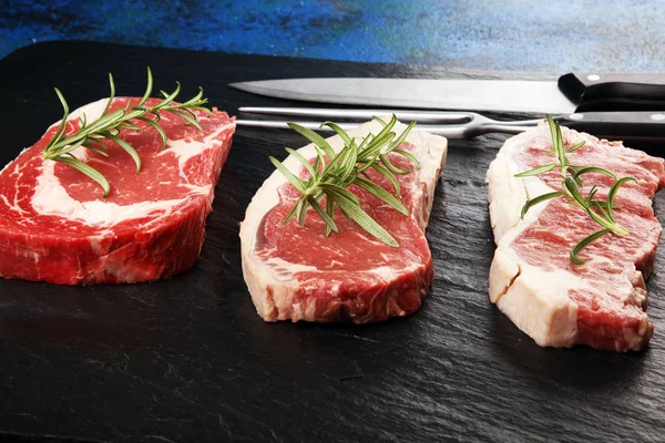 Filete de variedad crudo. Barbacoa Rib Eye Steak, seca envejecida Wagyu Entrec — Foto de Stock
