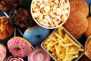 Sağlıksız ürünler. yemek vücut, deri, kalp ve dişler için kötüdür..