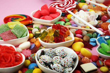 jöle ve şeker ile şekerler. renkli farklı childs dizi