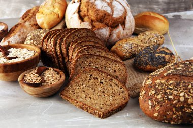 Fırında ekmek, ekmek ve dilimlenmiş ekmek çeşitleri.