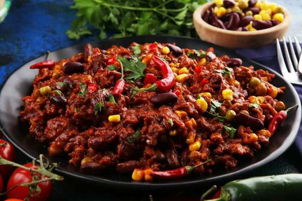 Chili con carne quente. comida mexicana saborosa e temperada feijão — Fotografia de Stock