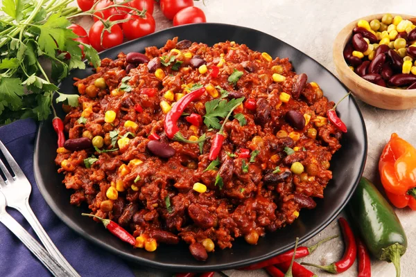 Hot chili con carne. mexican food tasty and spicy wit beans — Stock Image Hot chili con carne. mexican food tasty and spicy wit beans Royalty Free Stock Photos