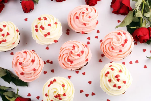 Köstliche Cupcake für den Valentinstag. Liebe Konzept Cupcakes. für — Stockfoto