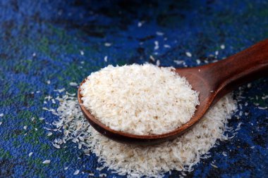 Kırsal arka planda Psillium tohumlarının bir kısmı. Psilyum se