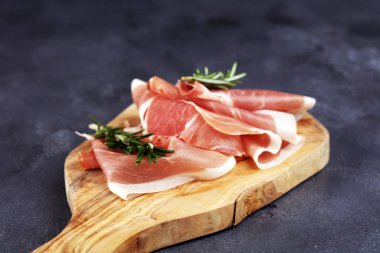 Kuru İspanyol jambonu, Jamon Serrano, Bellota, İtalyan jambonu.