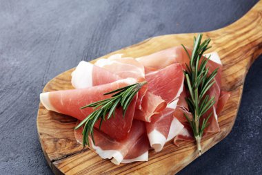 Kuru İspanyol jambonu, Jamon Serrano, Bellota, İtalyan jambonu.