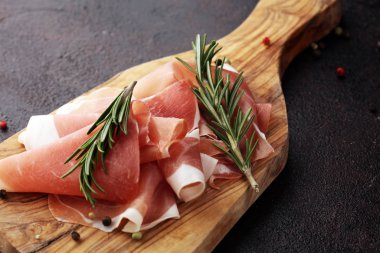 Kuru İspanyol jambonu, Jamon Serrano, Bellota, İtalyan jambonu.