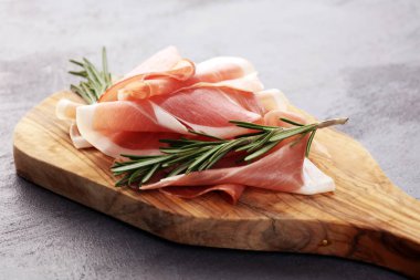 Kuru İspanyol jambonu, Jamon Serrano, Bellota, İtalyan jambonu.