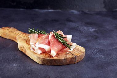 Kuru İspanyol jambonu, Jamon Serrano, Bellota, İtalyan jambonu.
