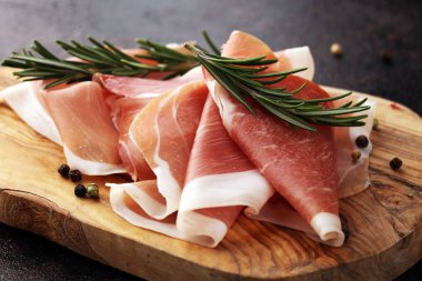 Kuru İspanyol jambonu, Jamon Serrano, Bellota, İtalyan jambonu.