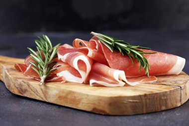 Kuru İspanyol jambonu, Jamon Serrano, Bellota, İtalyan jambonu.