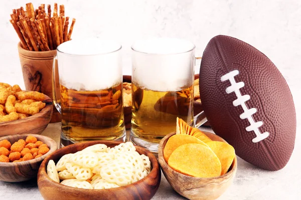 Chips, salty snacks, football and Beer on a table. Great for Bow — 스톡 사진