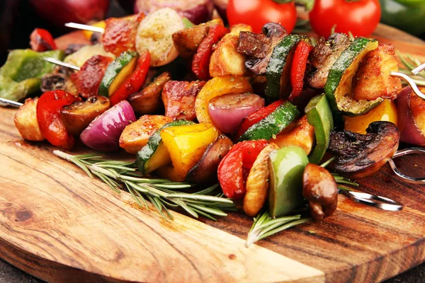 Grilled pork shish or kebab on skewers with vegetables . Food ba — Stock Photo, Image
