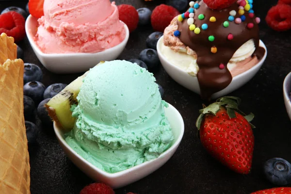 블루베리 바닐라등 아이스크림 아이스크림 — 스톡 사진