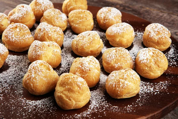 Verse Mini Cream Puffs Crème Biscuit Bakkerij Gevuld Met Vanille — Stockfoto