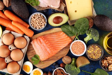 sağlıklı beslenme ve diyet konsepti - masada protein açısından zengin