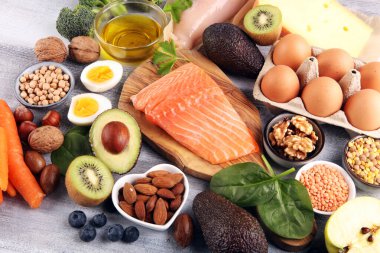 sağlıklı beslenme ve diyet konsepti - masada protein açısından zengin