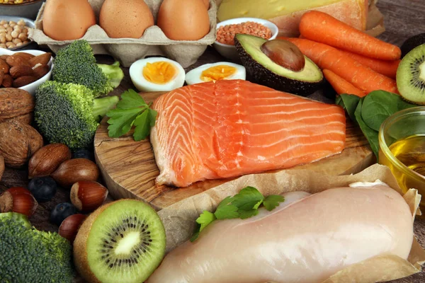 sağlıklı beslenme ve diyet konsepti - masada protein açısından zengin