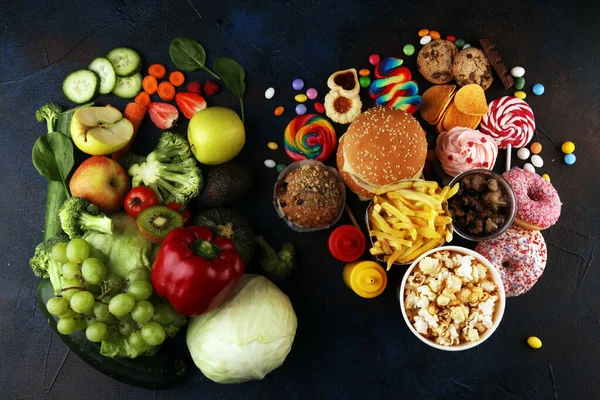 Alimentos Saludables Poco Saludables Concepto Foto Comida Sana Malsana Frutas — Foto de Stock