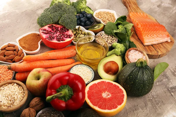 Egészséges Étel Tiszta Táplálkozás Kiválasztása Hal Gyümölcs Zöldség Gabona Levél — Stock Fotó