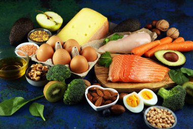 sağlıklı beslenme ve diyet konsepti - masada protein açısından zengin