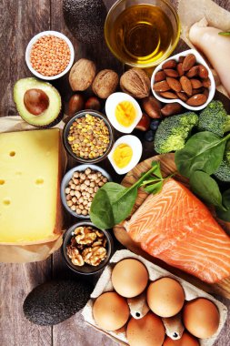 sağlıklı beslenme ve diyet konsepti - masada protein açısından zengin