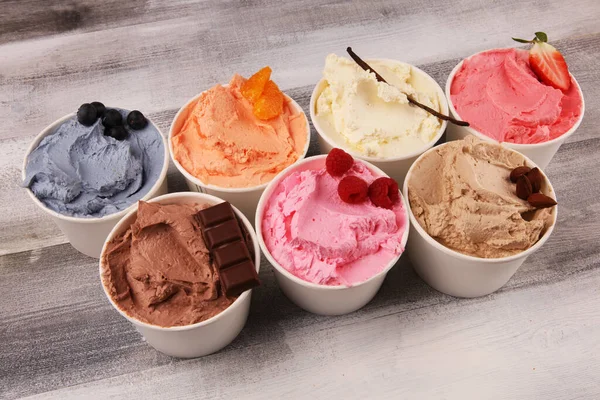 Разнообразный Вкус Мороженого Свежей Черникой Клубникой Малиной Шоколадом Ванилью Деревенском — стоковое фото
