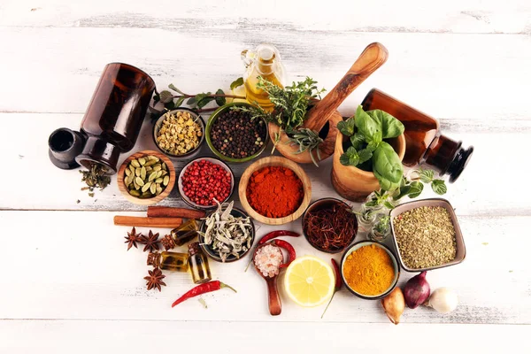 Kruiden Specerijen Tafel Eten Keukeningrediënten Tafel — Stockfoto