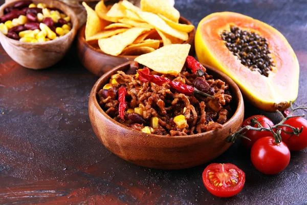 Gorące Chili Con Carne Meksykańskie Jedzenie Smaczne Pikantne Sombrero — Zdjęcie stockowe