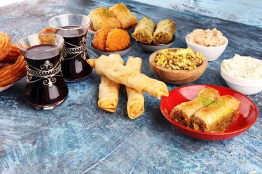 Orta doğu ya da Arap yemekleri. Fıstıklı Türk Tatlısı. Kutsal yiyecekler. Lübnanlı 