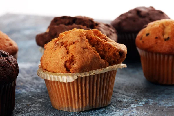 Čokoládový Muffin Oříškový Muffin Domácí Pekárna Stole Doma — Stock fotografie