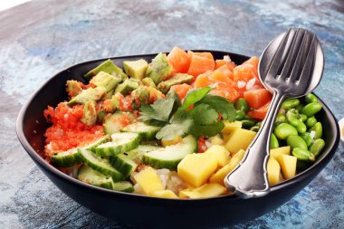 Buda kasesi somonlu ve avokado organik sebzeli.